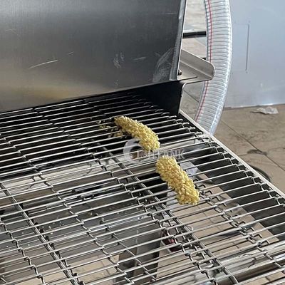 Колотить мякиши обваливая варить в сухарях морепродуктов лакировочной машины цыпленка